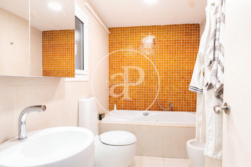 Foto 91071418-2b56-44e2-a727-b4d1ee19e964. Pis amb calefacció aparcament a Sant Gervasi - Galvany Barcelona