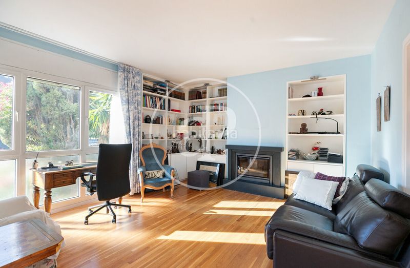 Foto de11f610-a460-4fd0-8bc8-d8aff7c4c410. Pis amb calefacció aparcament a Sant Gervasi - Galvany Barcelona