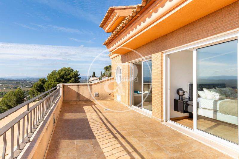 Foto 0619bb1f-ab7e-47b7-b97d-cbfada905f54. Maison avec chauffage parking piscine dans Cumbres de Calicanto Torrent