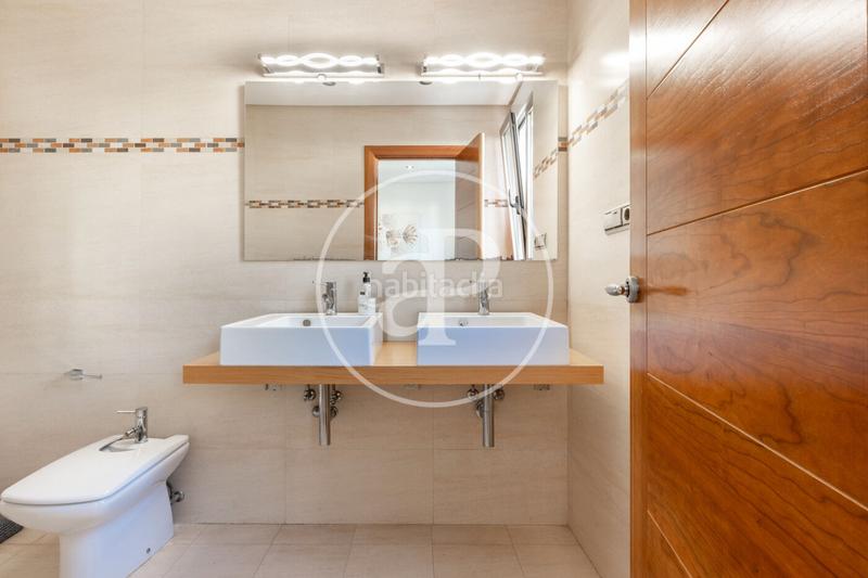 Foto 15ce4bff-72c7-49c7-a8ce-05b435e55e73. Maison avec chauffage parking piscine dans Cumbres de Calicanto Torrent