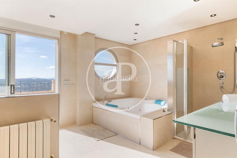 Foto 875b0af9-eb37-4cd7-8b33-d7c0fb38619c. Maison avec chauffage parking piscine dans Cumbres de Calicanto Torrent