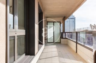 Etagenwohnung in Av. de les Corts Valencianes