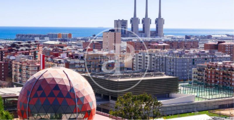 Foto e88a7abd-d2c7-4f61-8a9b-cac785e6b8ab. Casa adossada amb calefacció aparcament a Centre Badalona