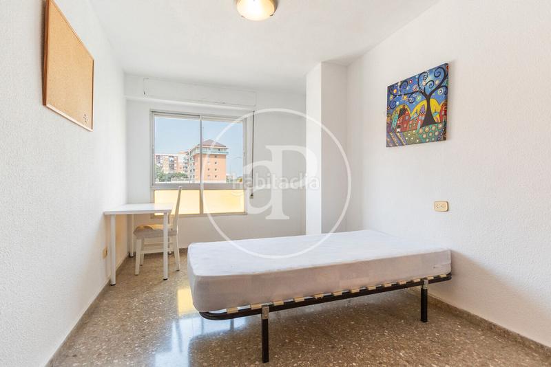 Foto 8cb700b4-0fe6-4237-8f11-11511f9264fb. Rent flat with heating in Torrefiel Valencia