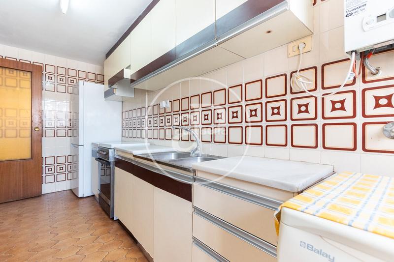 Foto d8aee853-e7b0-4e18-b7ce-f24b4d7d21ad. Rent flat with heating in Torrefiel Valencia