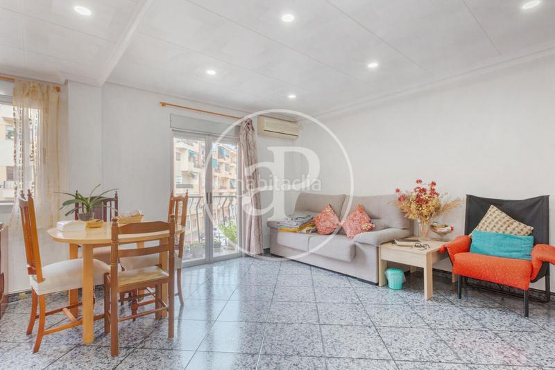 Foto 1e2ea4d4-fe10-483e-afd8-075b39535495. Flat with heating in La Creu Coberta Valencia