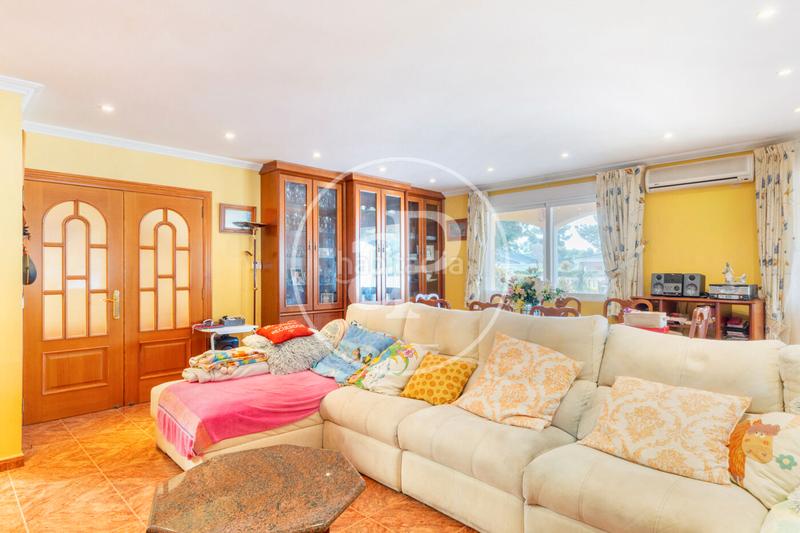 Foto 092a9bf1-b927-4b5d-933b-cf07e63efb6f. Haus mit heizung parking pool in Serra