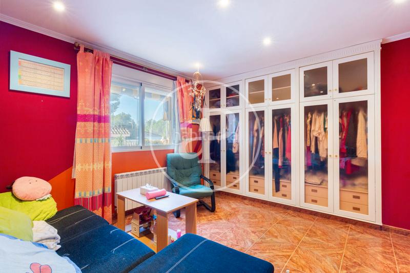 Foto 191065a1-e28a-49c9-8bcd-1b8aa23d9a3c. Haus mit heizung parking pool in Serra