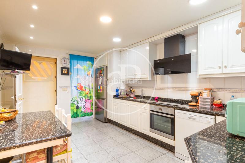 Foto 498f97e3-a06b-4d0d-afba-33c445212b27. Haus mit heizung parking pool in Serra