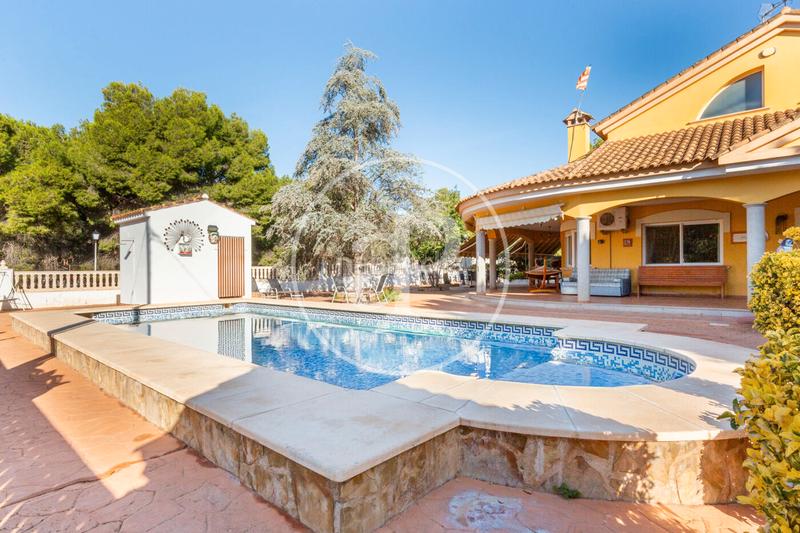 Foto 5b2c09c0-a918-4fa0-9c4b-4100e063ed58. Haus mit heizung parking pool in Serra