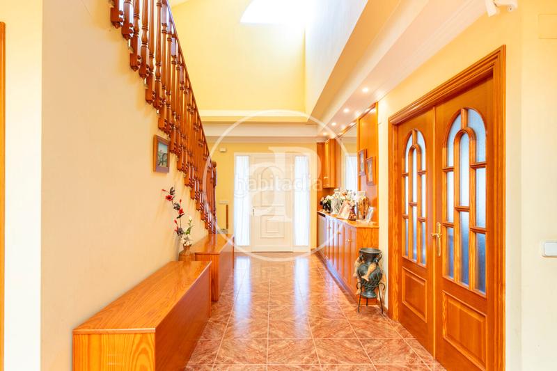 Foto 657d8b4a-ad23-42e3-bf83-1565327c917c. Haus mit heizung parking pool in Serra