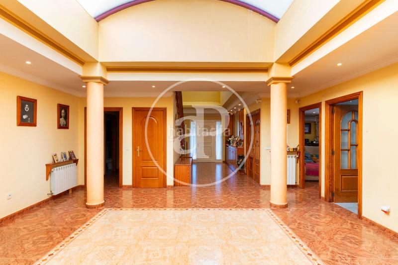 Foto 7ea41a48-42c0-47c1-87be-42b1e65a0f38. Haus mit heizung parking pool in Serra