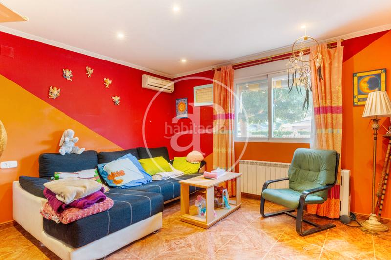 Foto 9640ac19-fbde-417f-b6f0-579d8bade668. Haus mit heizung parking pool in Serra