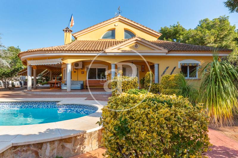 Foto a5d049f7-82f1-4df1-a055-1d2adc42ac6f. Haus mit heizung parking pool in Serra