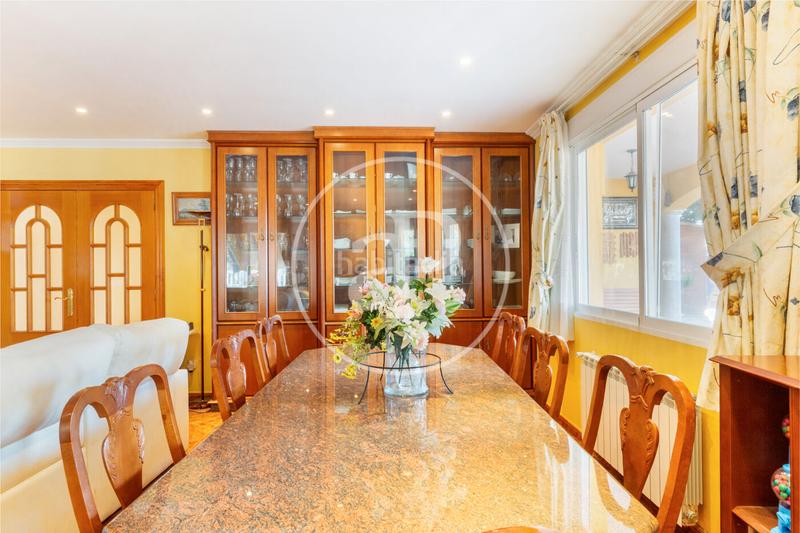 Foto cb76eff4-c2a2-41e8-bfcd-fe337dfb0c20. Haus mit heizung parking pool in Serra