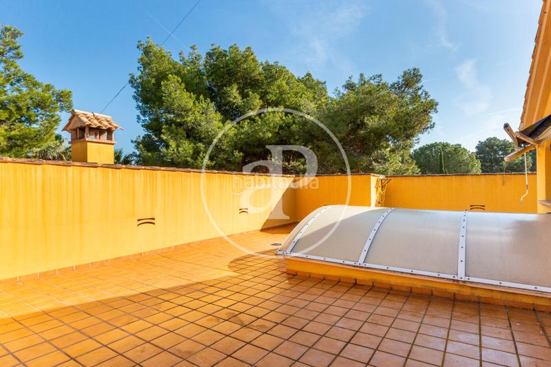 Foto d33d9f9b-ee3d-4b61-9b0c-63aea7ee06d4. Haus mit heizung parking pool in Serra