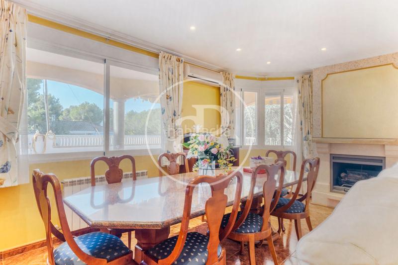 Foto e3841b9d-c8f8-439f-918c-de9455bd275e. Haus mit heizung parking pool in Serra