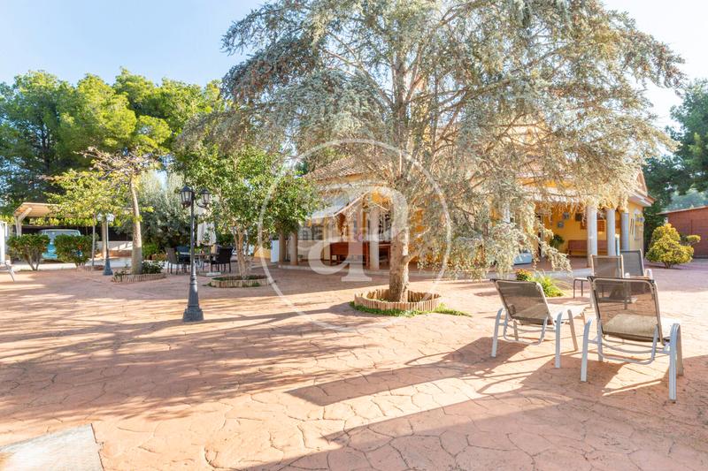 Foto e5ff6ce7-cea0-48c0-beb3-60f01e46e1cb. Haus mit heizung parking pool in Serra