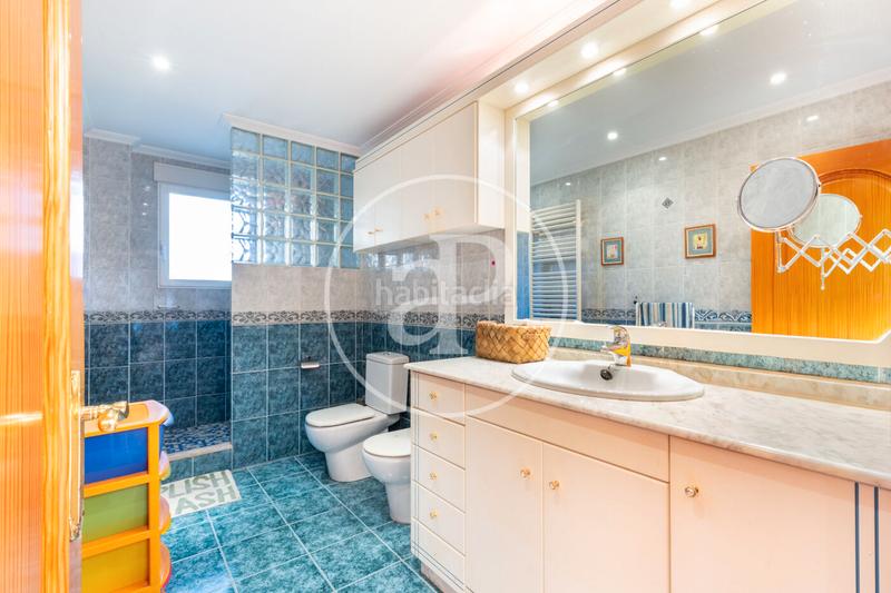 Foto fd447dd6-c992-47c0-bfce-c6fd1ed89e6e. Haus mit heizung parking pool in Serra