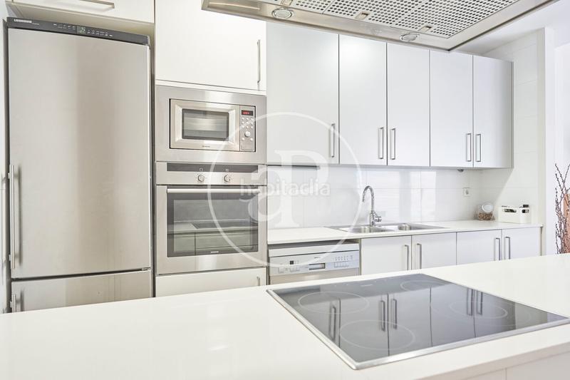 Foto 478ddc7d-2972-4a57-b5a3-5f30b8a5dc02. Location appartement avec chauffage parking piscine dans Barcelona