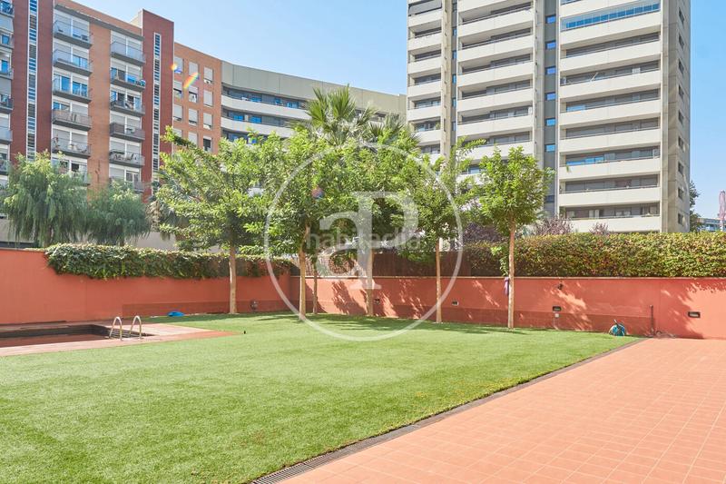 Foto 17d71c75-914e-45bc-82c0-19f3c640ef28. Rent flat with heating parking pool in Provençals del Poblenou Barcelona