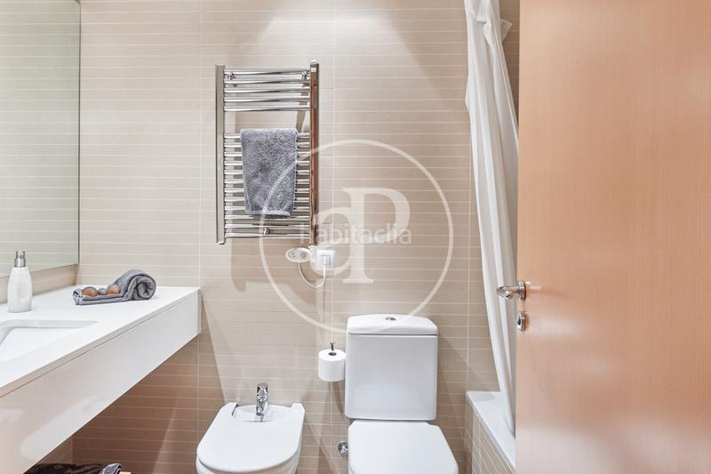 Foto 59b94613-4a48-4369-9059-ff7afdcddf69. Rent flat with heating parking pool in Provençals del Poblenou Barcelona