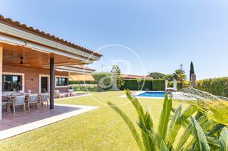 Maison  Carrer d'enric morera. Casa en venta en bellaterra