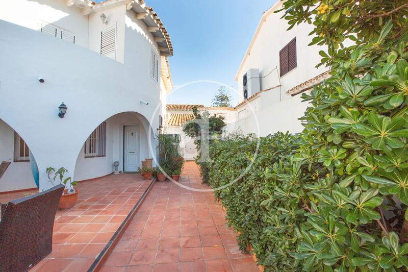 Foto 93f9990e-964d-4b6a-a2a7-3490ee6d15e9. Doppelhaus mit heizung parking in Mareny Blau Sueca