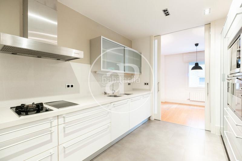Foto b3cf0cda-f793-45d9-9706-b178f10b259f. Location appartement avec chauffage dans Tres Torres Barcelona