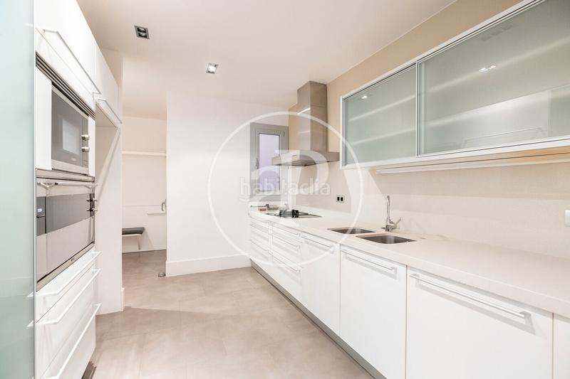 Foto 237d8131-cf99-429e-8c04-21c67c5b66ac. Rent flat with heating in Tres Torres Barcelona