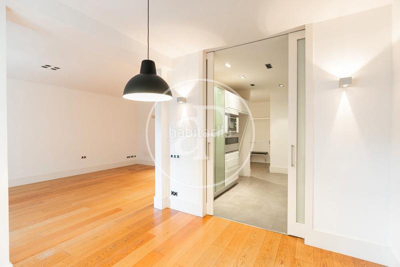 Foto afec5a33-8ae1-4b9d-b0d4-1d905b9e52ff. Rent flat with heating in Tres Torres Barcelona