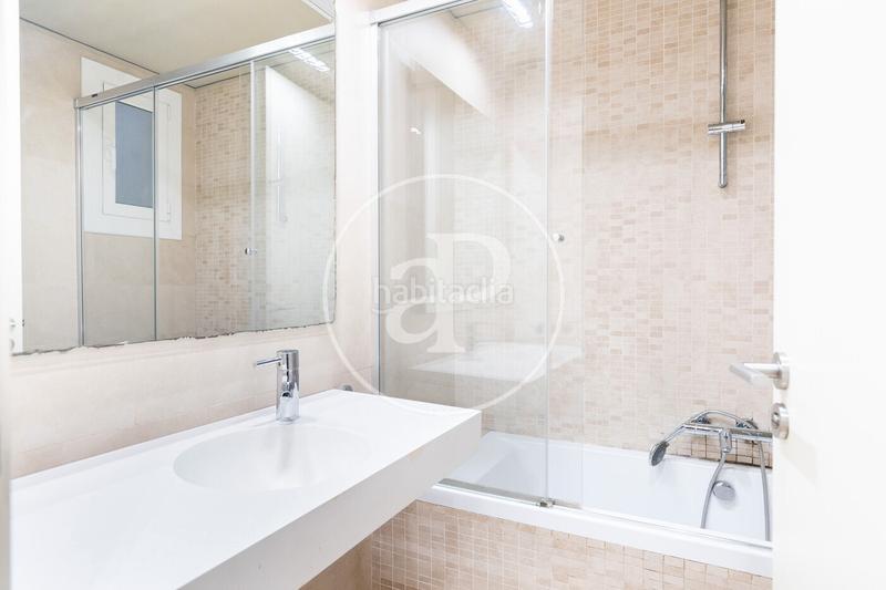 Foto c9a00472-f4b8-4018-8f12-11152ae64a70. Rent flat with heating in Tres Torres Barcelona