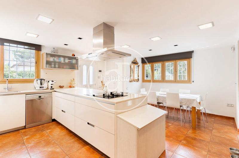 Foto b97d13b3-1374-42bf-a6c0-784623829615. Haus mit heizung parking pool in Bellaterra