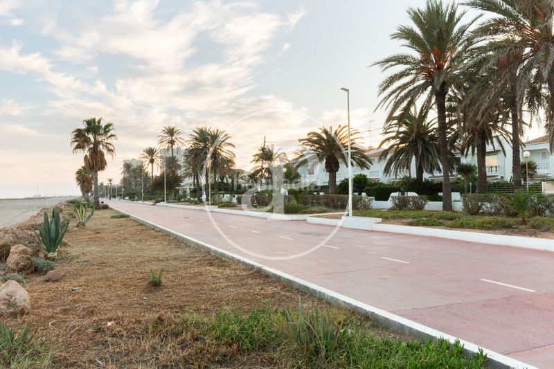 Foto a8499e45-61b7-4f96-bb20-562f51d7b666. Terreny residencial a Alfinach - Monasterios Puçol