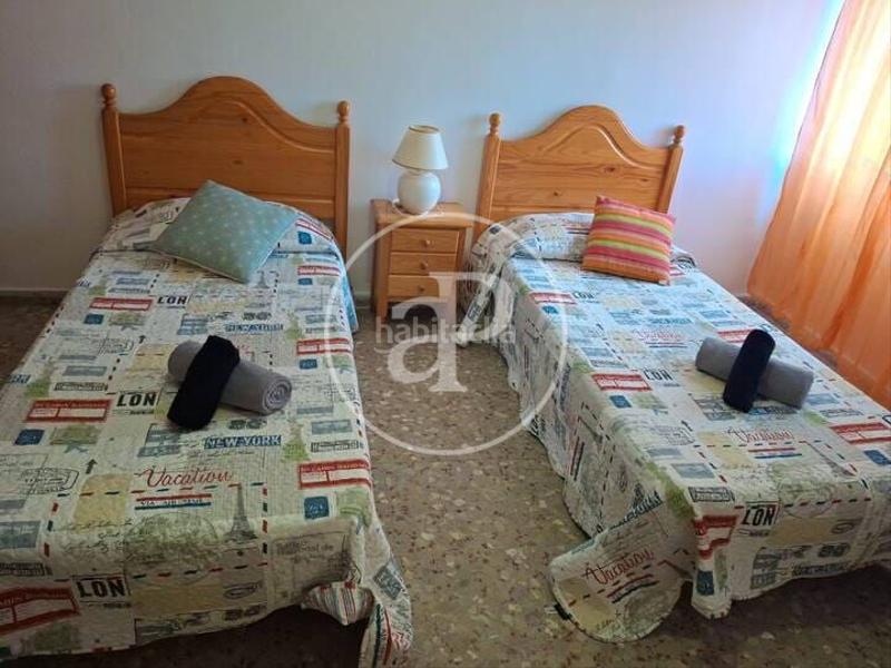 Foto 1ccb4e91-6a1c-42b3-878f-60fdef342041. Casa aparellada amb calefacció aparcament piscina a Gandia