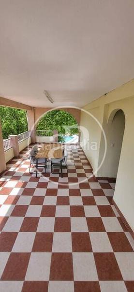 Foto 56f8e0e7-cf19-44df-8a0a-ce6b1adcc9d0. Casa aparellada amb calefacció aparcament piscina a Gandia