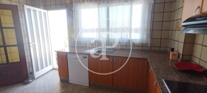 Foto 7f0a4c0f-c33e-48db-9f31-0051f2d4c4e9. Casa aparellada amb calefacció aparcament piscina a Gandia