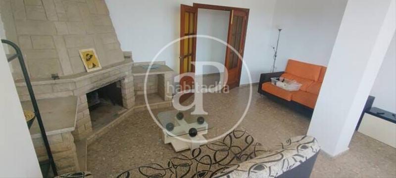 Foto a212c1f8-e729-4dc2-8d45-a48d7947611c. Casa aparellada amb calefacció aparcament piscina a Gandia