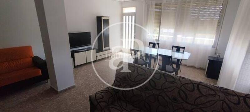 Foto ab9ea3d2-b69f-4c9b-8b3c-c2845cf1c725. Casa aparellada amb calefacció aparcament piscina a Gandia