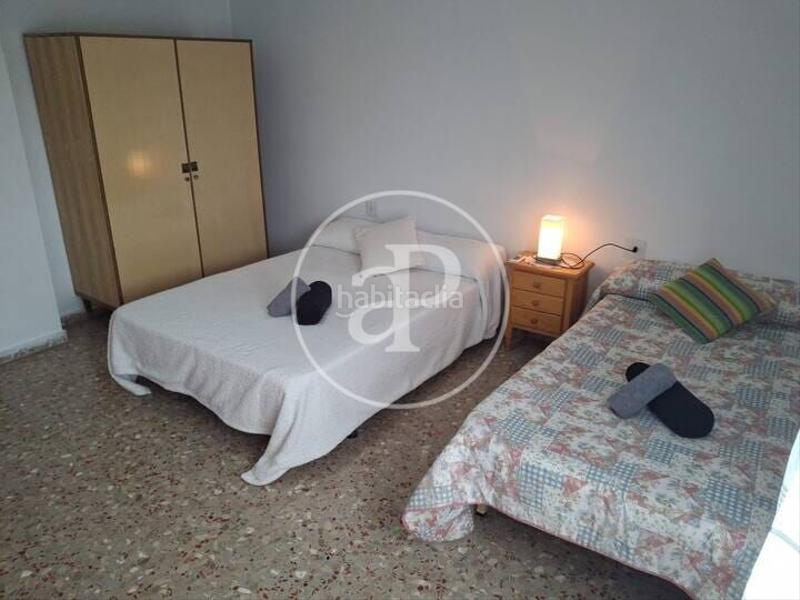 Foto f01a8ee4-c49f-4db4-b879-60a5837cd280. Casa aparellada amb calefacció aparcament piscina a Gandia