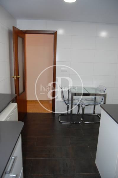 Foto c882a793-7919-42a6-9a0a-066e5944c7cc. Lloguer pis amb calefacció aparcament a El Botànic Valencia