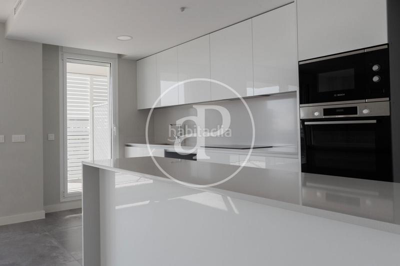 Foto 1d0f7f6c-0b67-49a3-8ef6-a05e6a644329. Rent flat with heating parking pool in Port Badalona