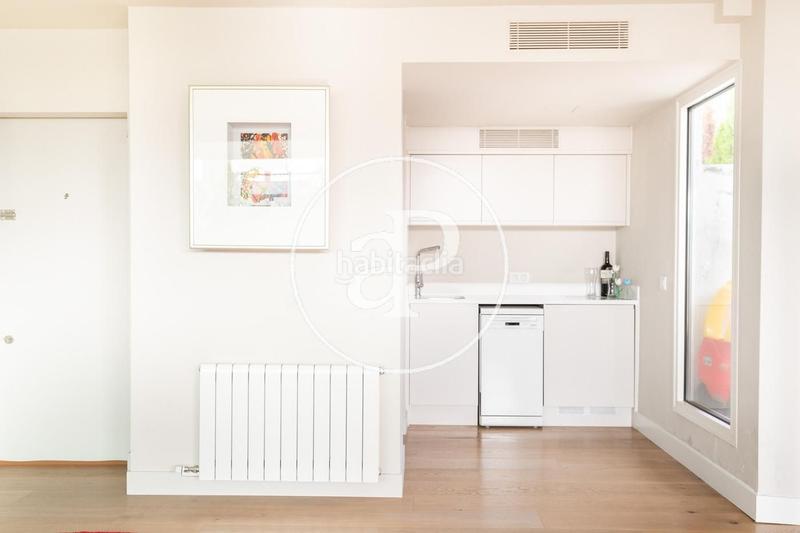 Foto 1094d24f-e605-43e8-b7ff-6ce329babf73. Location attique avec chauffage parking piscine dans Barcelona