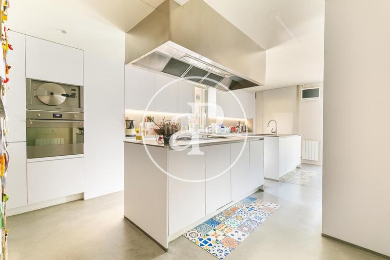 Foto 3b7139c4-bcd4-4fef-afd8-98807f90f31b. Location attique avec chauffage parking piscine dans Barcelona