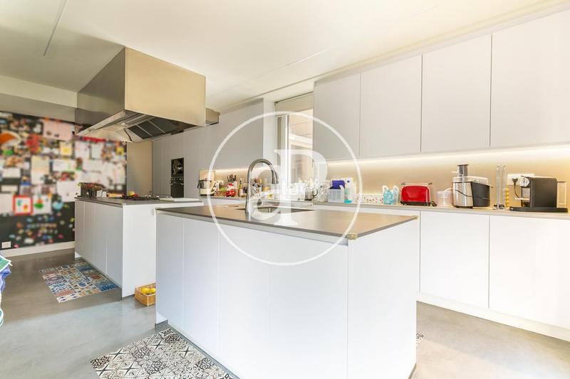 Foto a9019c4f-f518-4091-9216-a8495df458b0. Location attique avec chauffage parking piscine dans Barcelona