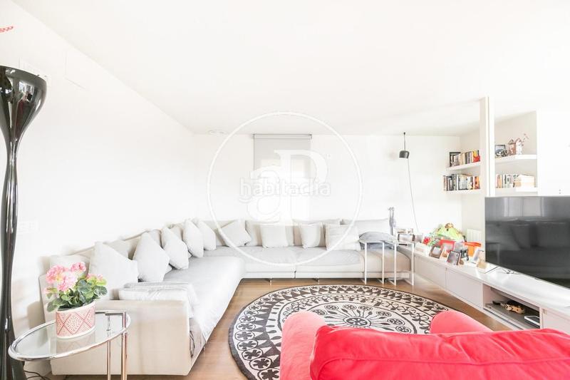 Foto ad50708c-f2d0-4434-8786-2ab372801a34. Location attique avec chauffage parking piscine dans Barcelona