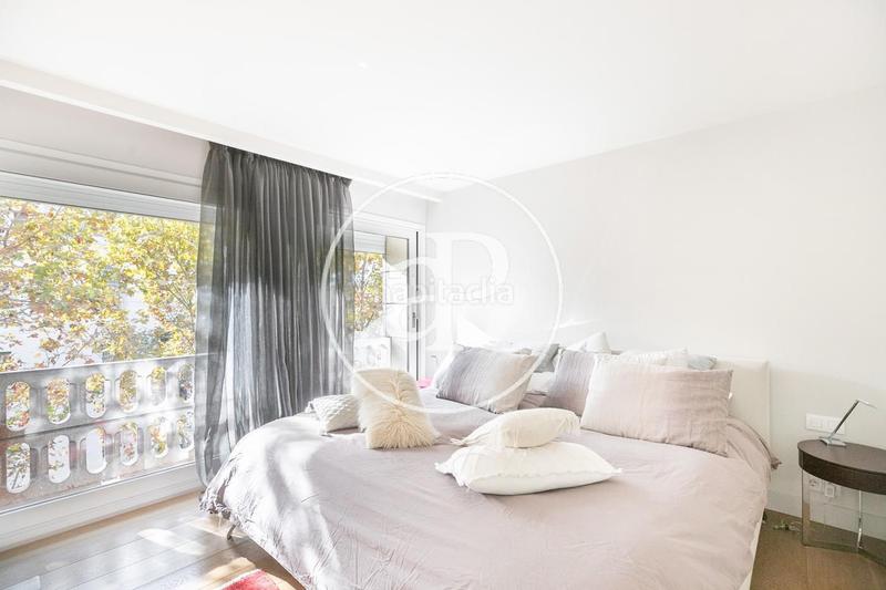 Foto b03bd0f0-4871-44f6-900d-5da072e13dc6. Location attique avec chauffage parking piscine dans Barcelona