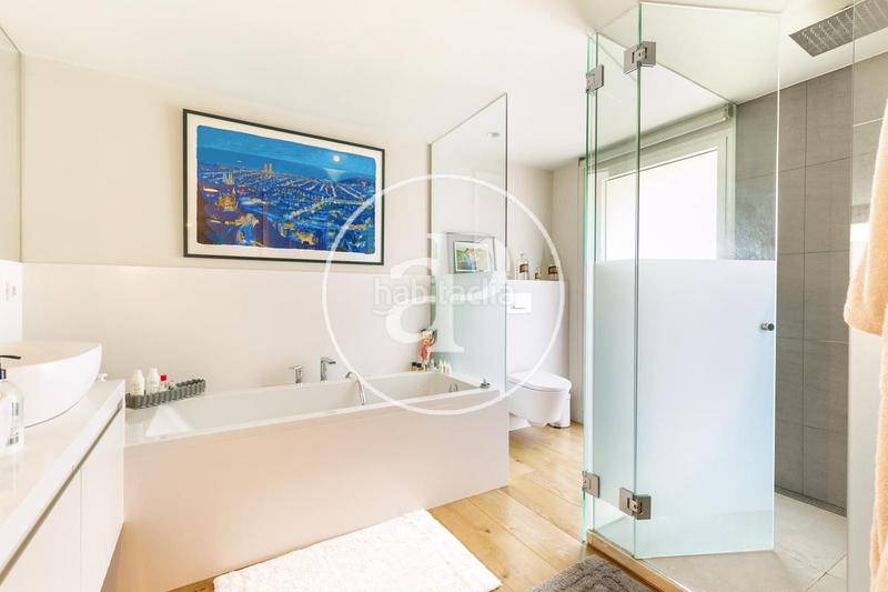 Foto c5e0fa27-9970-4cc1-95b2-9a7f84087f88. Location attique avec chauffage parking piscine dans Barcelona