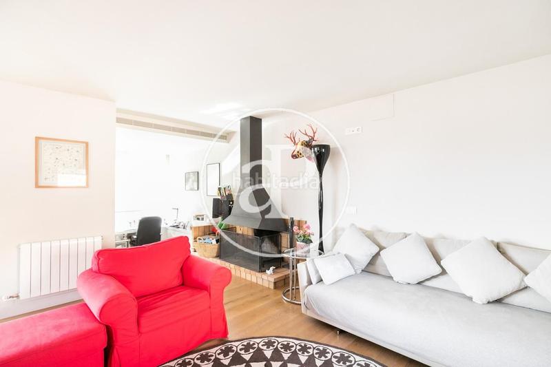 Foto dc2d9ace-ad96-44ab-b0a0-46d99ad710e4. Location attique avec chauffage parking piscine dans Barcelona