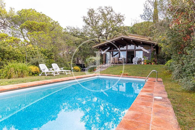 Foto 170528d7-e001-47c6-ae6b-96cf37e1109c. Casa con riscaldamento parcheggio piscina in Vallvidrera - Tibidabo - Les Planes Barcelona